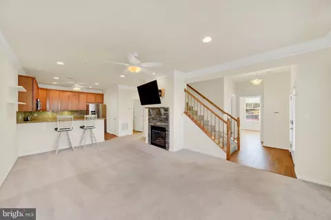 Living - 124 Jacobia Dr #B-8, Pasadena, MD 21122 photo 3 of 4