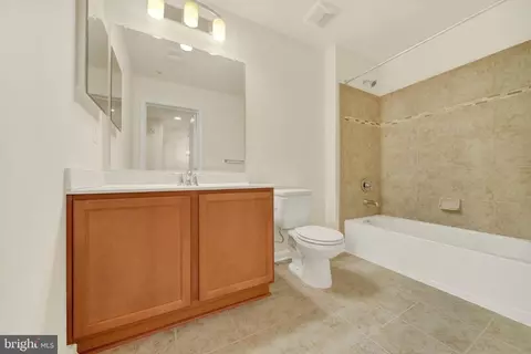 Entry Way - 124 Jacobia Dr #B-8, Pasadena, MD 21122 photo 3 of 4