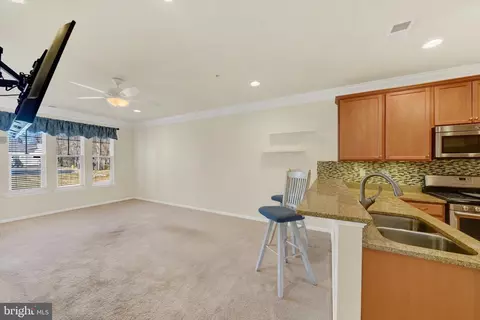 Living - 124 Jacobia Dr #B-8, Pasadena, MD 21122 photo 4 of 4