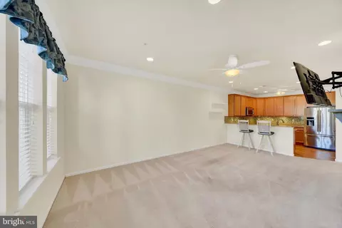 Living - 124 Jacobia Dr #B-8, Pasadena, MD 21122 photo 2 of 4