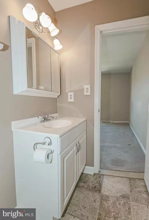 Bath - 1467 Eagle Ct, Arnold, MD 21012 photo 1 of 2