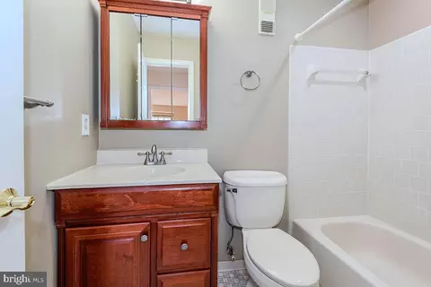 Bath - 1467 Eagle Ct, Arnold, MD 21012 photo 2 of 2
