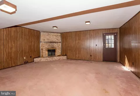 Living - 1467 Eagle Ct, Arnold, MD 21012 photo 1 of 2