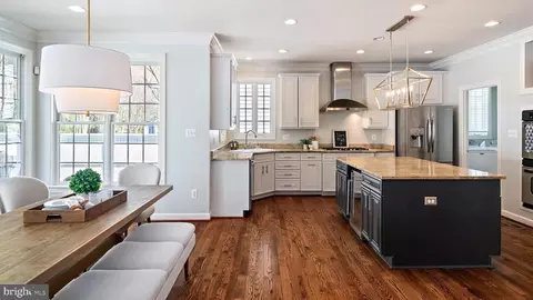 Kitchen - 726 Pearson Point Pl, Annapolis, MD 21401 photo 4 of 8