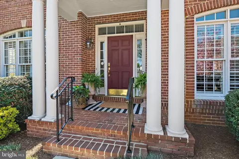 Exterior - 726 Pearson Point Pl, Annapolis, MD 21401 photo 3 of 12