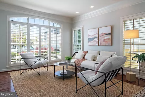 Living - 726 Pearson Point Pl, Annapolis, MD 21401 photo 2 of 8