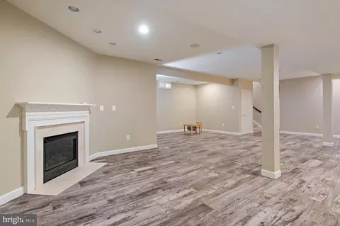 Living - 726 Pearson Point Pl, Annapolis, MD 21401 photo 8 of 8