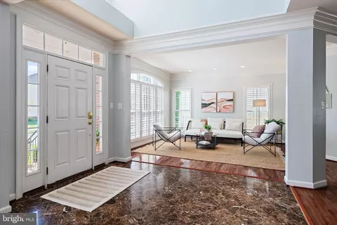 Entry Way - 726 Pearson Point Pl, Annapolis, MD 21401 photo 2 of 15