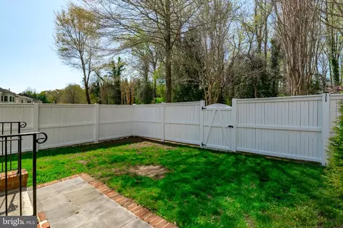 Exterior - 726 Pearson Point Pl, Annapolis, MD 21401 photo 7 of 12