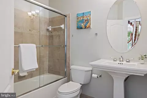 Bath - 726 Pearson Point Pl, Annapolis, MD 21401 photo 1 of 5