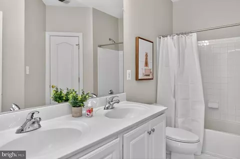 Bath - 726 Pearson Point Pl, Annapolis, MD 21401 photo 5 of 5