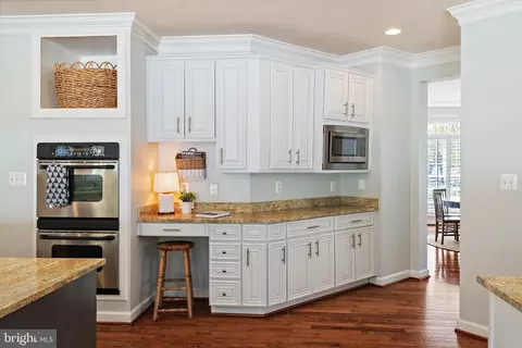Kitchen - 726 Pearson Point Pl, Annapolis, MD 21401 photo 6 of 8
