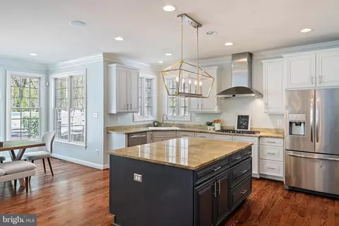 Kitchen - 726 Pearson Point Pl, Annapolis, MD 21401 photo 3 of 8