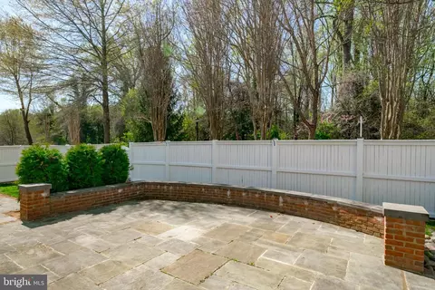 Exterior - 726 Pearson Point Pl, Annapolis, MD 21401 photo 5 of 12