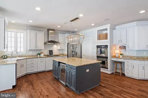 Kitchen - 726 Pearson Point Pl, Annapolis, MD 21401 photo 2 of 8