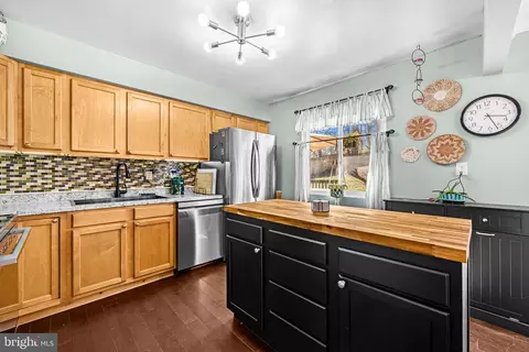 Kitchen - 7710 Suitt Dr, Pasadena, MD 21122 photo 3 of 5