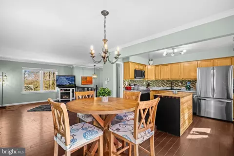 Dining - 7710 Suitt Dr, Pasadena, MD 21122 photo 2 of 2