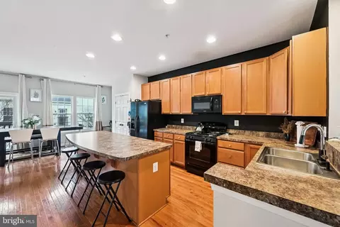 Kitchen - 751 Cherry Bark Ln, Baltimore, MD 21225 photo 2 of 5