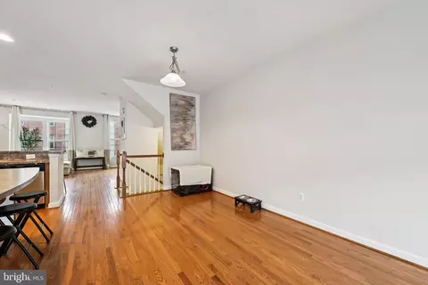 Living - 751 Cherry Bark Ln, Baltimore, MD 21225 photo 3 of 4