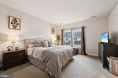 Bedroom - 751 Cherry Bark Ln, Baltimore, MD 21225 photo 1 of 10