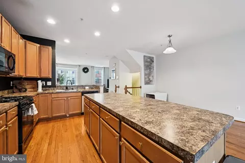 Kitchen - 751 Cherry Bark Ln, Baltimore, MD 21225 photo 4 of 5