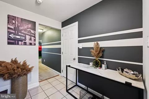Entry Way - 751 Cherry Bark Ln, Baltimore, MD 21225 photo 3 of 7