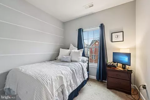 Bedroom - 751 Cherry Bark Ln, Baltimore, MD 21225 photo 5 of 10