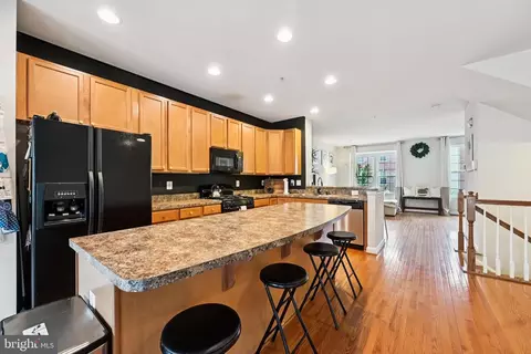Kitchen - 751 Cherry Bark Ln, Baltimore, MD 21225 photo 5 of 5