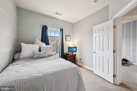 Bedroom - 751 Cherry Bark Ln, Baltimore, MD 21225 photo 6 of 10