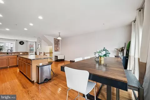 Dining - 751 Cherry Bark Ln, Baltimore, MD 21225 photo 2 of 3