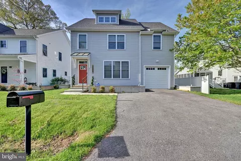 1205 Hawthorne St, Shady Side, MD 20764