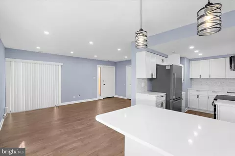 Living - 1906 Jacinto Ct, Crofton, MD 21114 photo 2 of 2