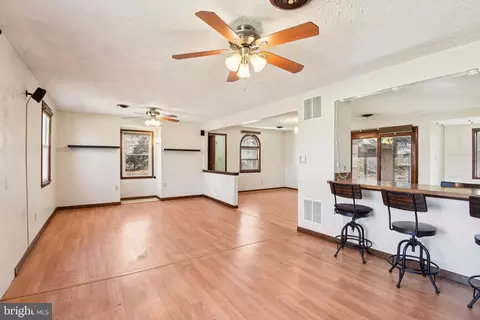 Living - 8292 Shilling Rd, Pasadena, MD 21122 photo 1 of 5