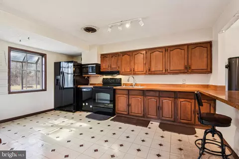 Kitchen - 8292 Shilling Rd, Pasadena, MD 21122 photo 1 of 1