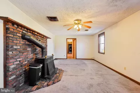 Living - 8292 Shilling Rd, Pasadena, MD 21122 photo 3 of 5