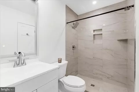 Bath - 1240 K Gemini Dr, Annapolis, MD 21403 photo 2 of 2