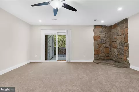 Living - 1240 K Gemini Dr, Annapolis, MD 21403 photo 5 of 6