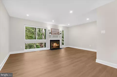 Living - 1240 K Gemini Dr, Annapolis, MD 21403 photo 2 of 6