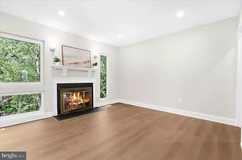 Living - 1240 K Gemini Dr, Annapolis, MD 21403 photo 4 of 6