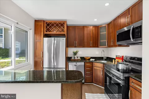 Kitchen - 1240 K Gemini Dr, Annapolis, MD 21403 photo 4 of 6