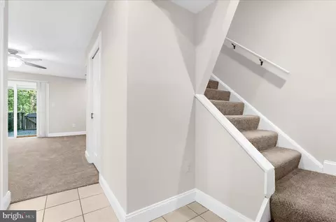 Entry Way - 1240 K Gemini Dr, Annapolis, MD 21403 photo 5 of 6