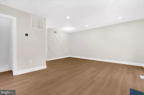 Living - 1240 K Gemini Dr, Annapolis, MD 21403 photo 3 of 6