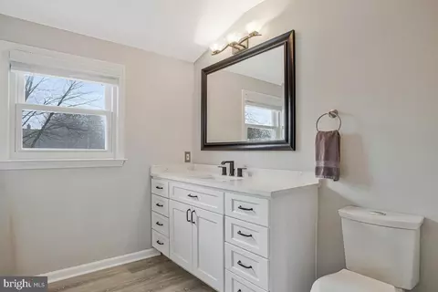 Bath - 805 Barrett Ave, Arnold, MD 21012 photo 2 of 3