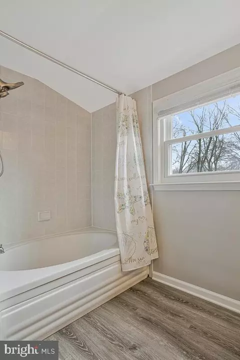 Bath - 805 Barrett Ave, Arnold, MD 21012 photo 3 of 3