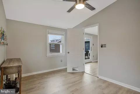 Entry Way - 805 Barrett Ave, Arnold, MD 21012 photo 4 of 4