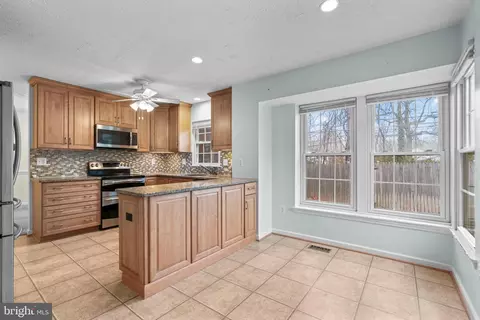 Kitchen - 8201 Wapati Ct, Pasadena, MD 21122 photo 4 of 4