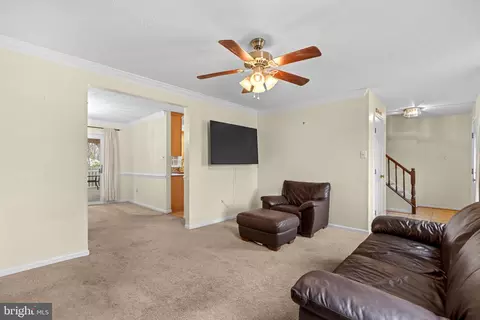 Living - 8201 Wapati Ct, Pasadena, MD 21122 photo 2 of 3