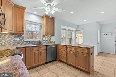 Kitchen - 8201 Wapati Ct, Pasadena, MD 21122 photo 2 of 4