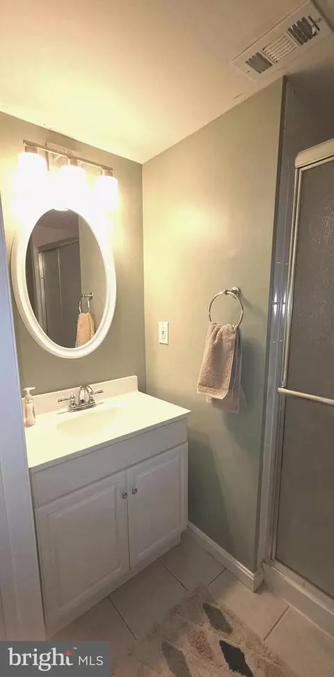 Bath - 8700 Scorton Harbour, Pasadena, MD 21122 photo 2 of 3