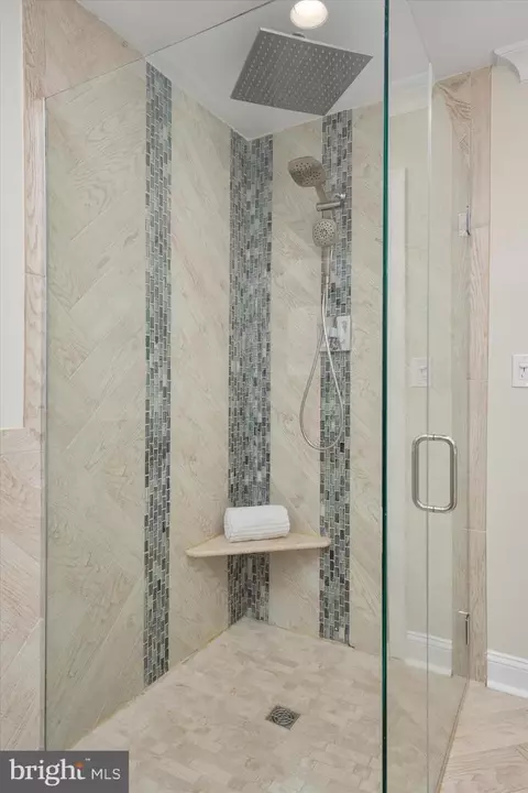 Bath - 306 Riverside Dr, Pasadena, MD 21122 photo 4 of 5